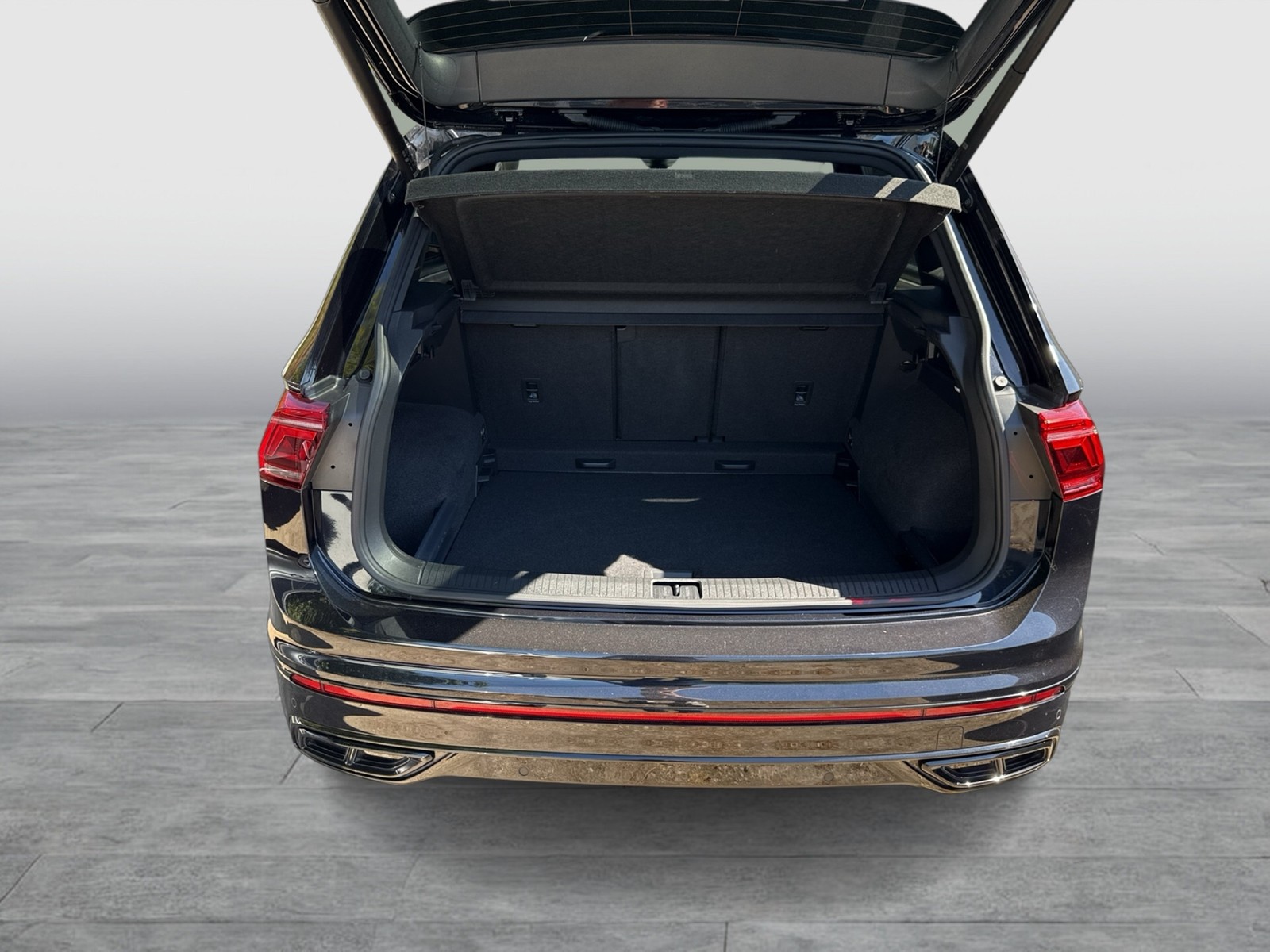 Volkswagen Tiguan 1.5 R-LINE BLACK STYLE HARMAN KARDON CAM