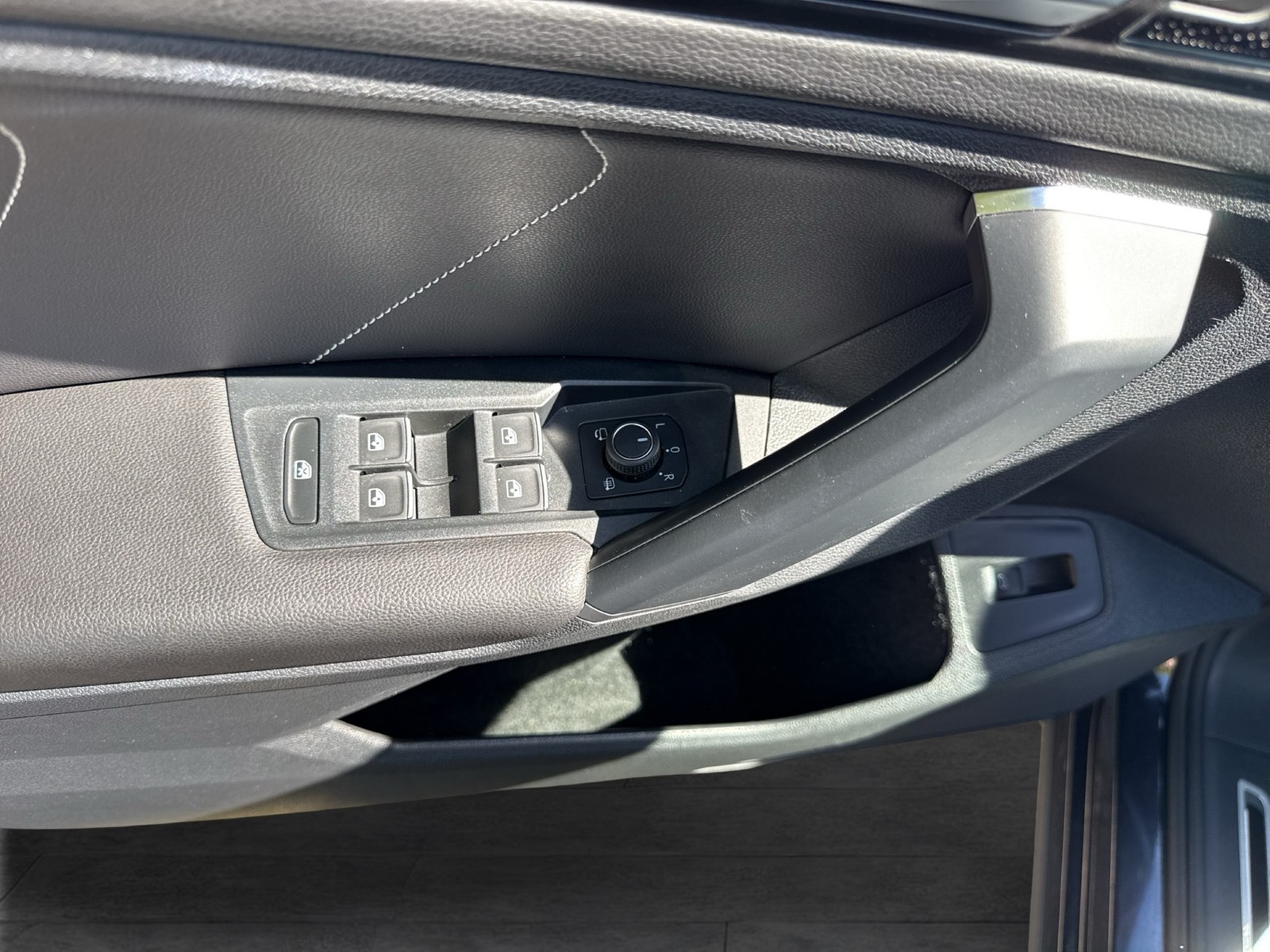 Volkswagen Tiguan 1.5 R-LINE BLACK STYLE HARMAN KARDON CAM
