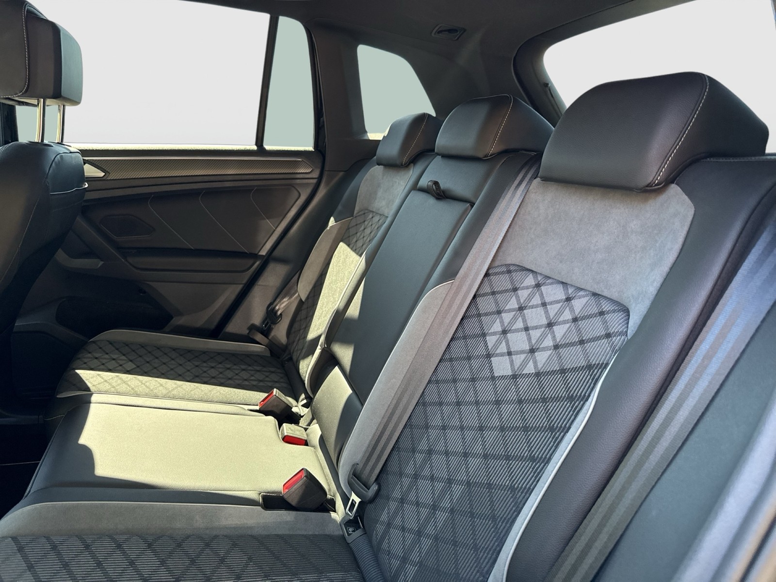 Volkswagen Tiguan 1.5 R-LINE BLACK STYLE HARMAN KARDON CAM