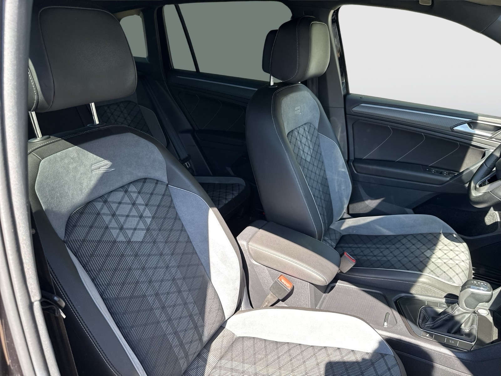 Volkswagen Tiguan 1.5 R-LINE BLACK STYLE HARMAN KARDON CAM