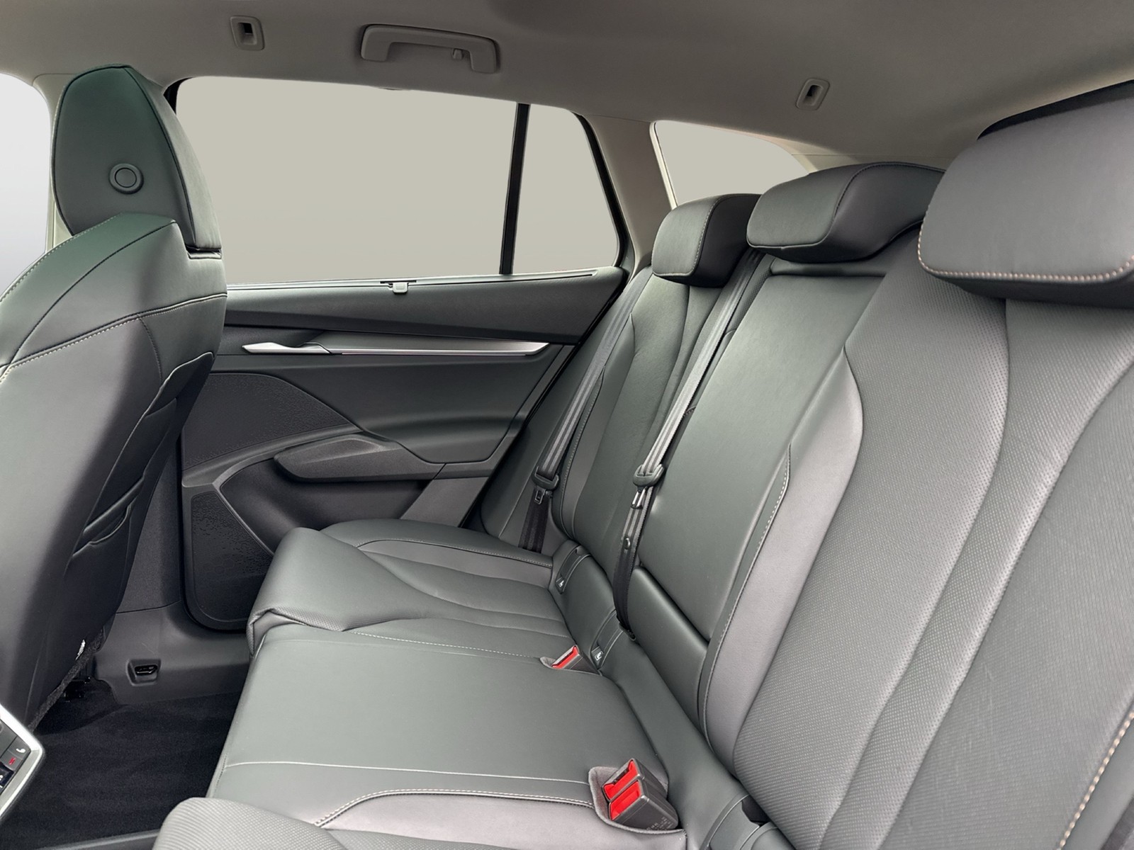 Skoda Enyaq 85x Suite LEDER PANO CANTON AHK LM21