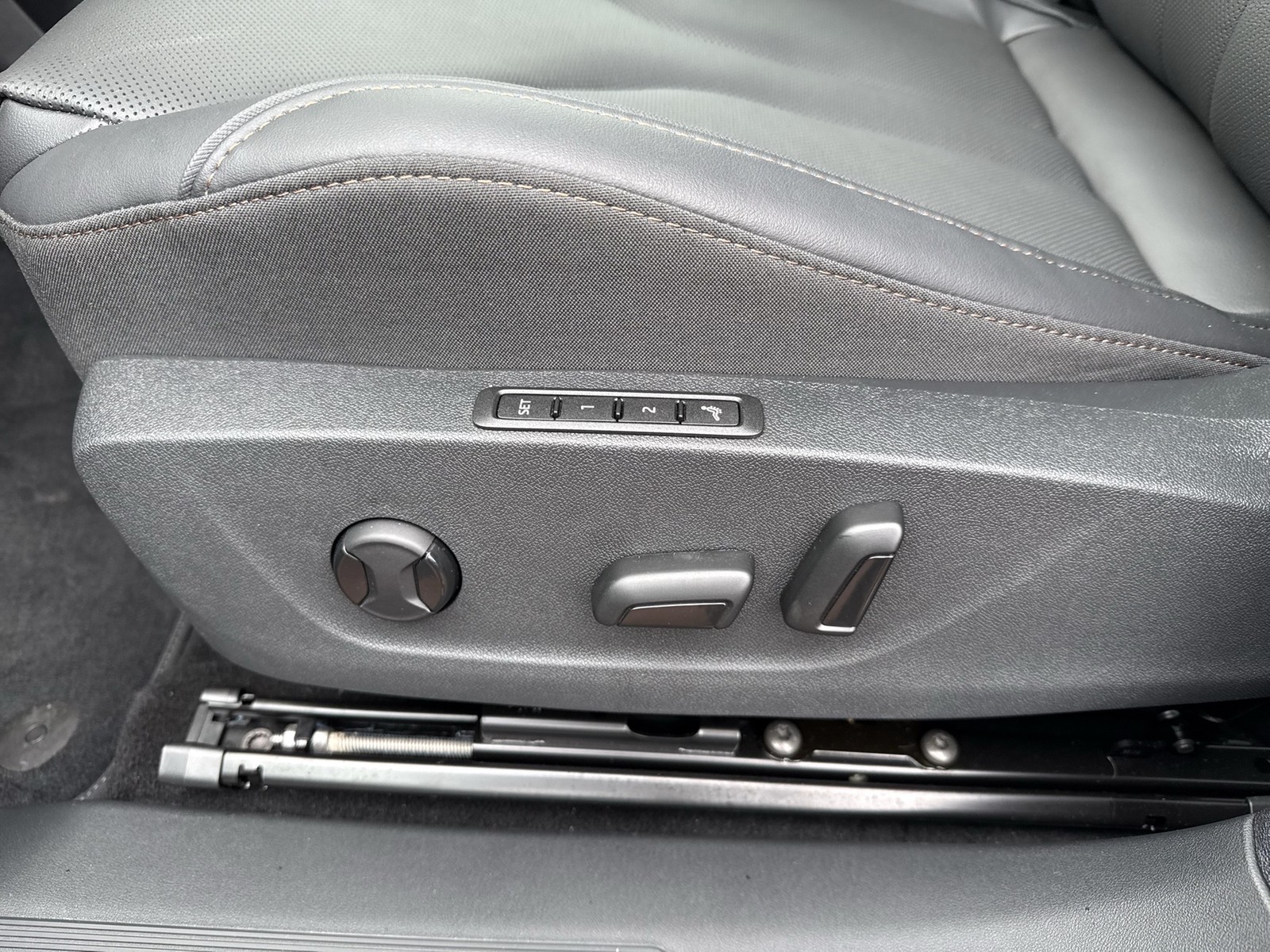 Skoda Enyaq 85x Suite LEDER PANO CANTON AHK LM21