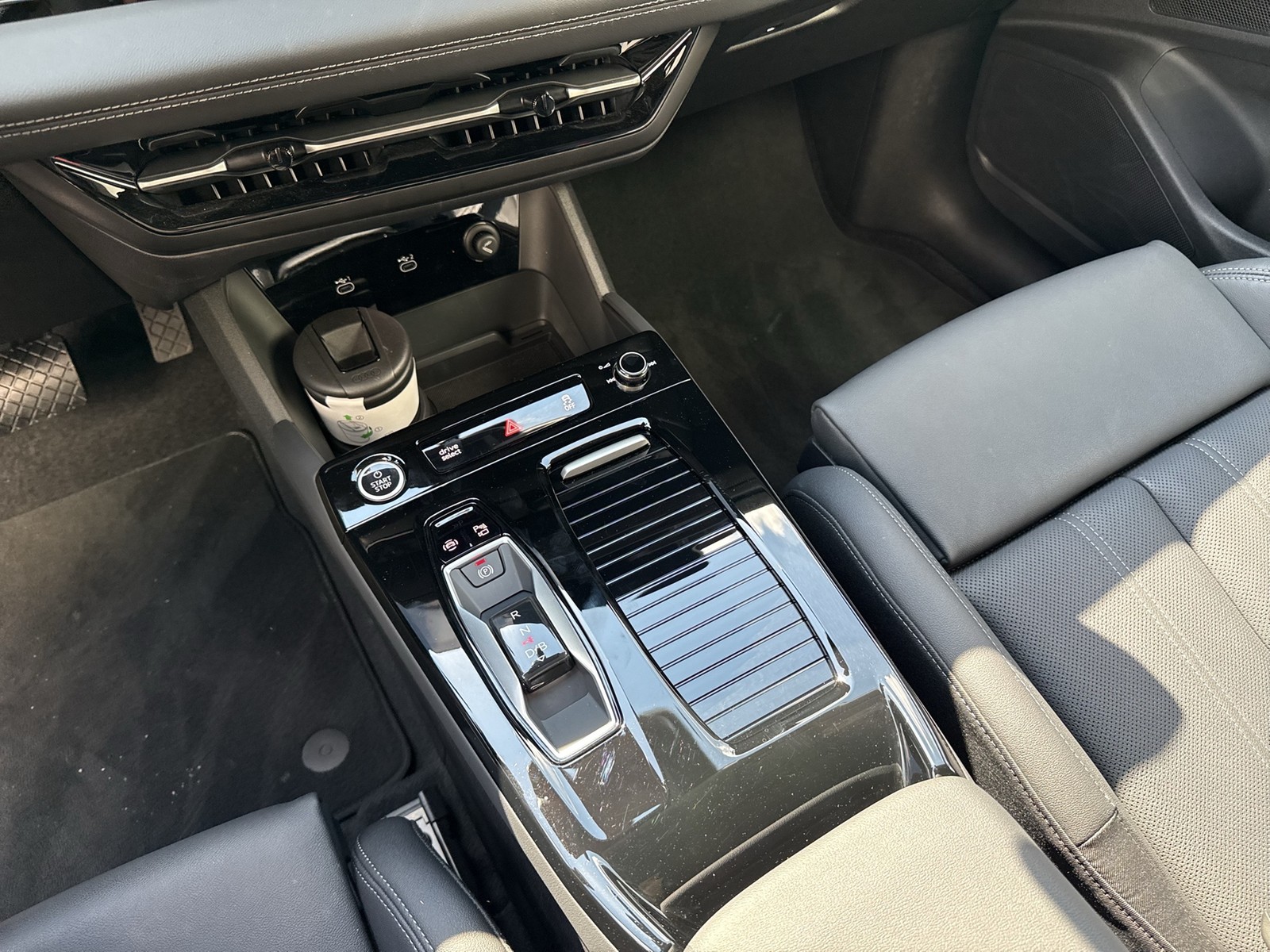 Audi Q6 e-tron quattro S LINE BLACKPAK PANO B&O AHK