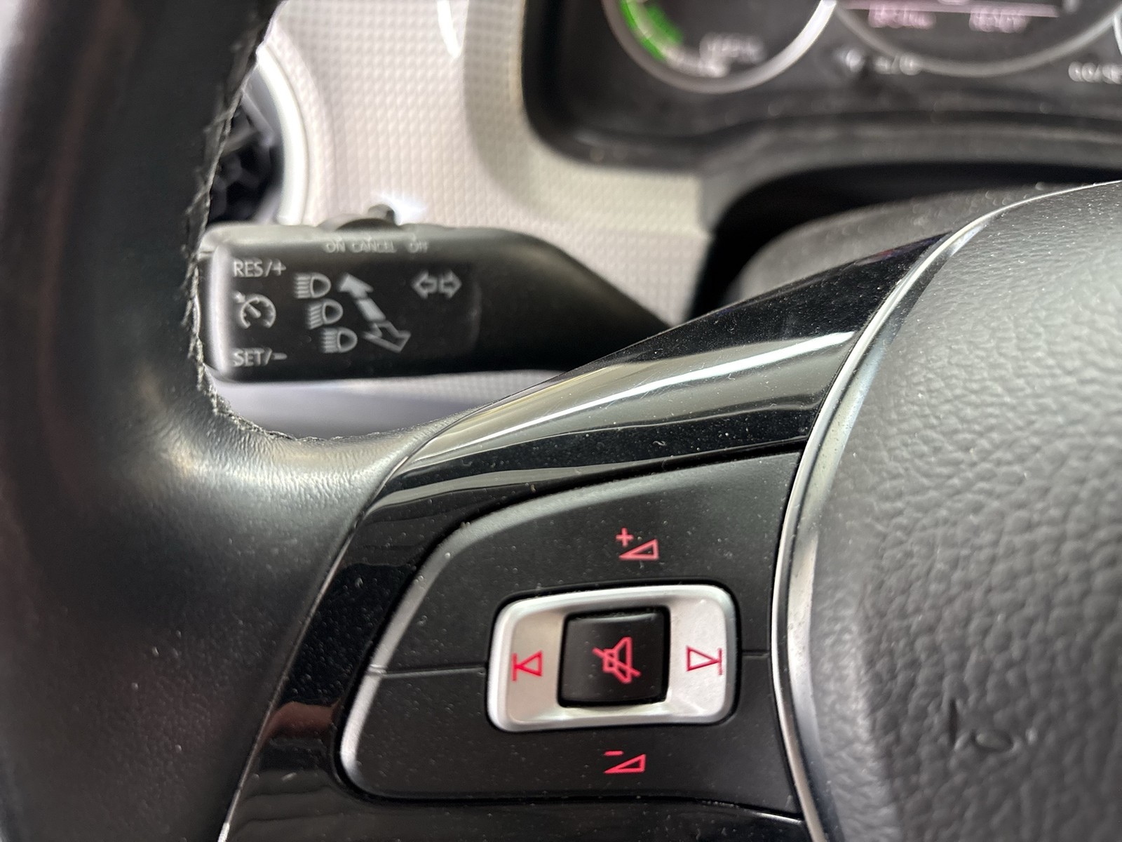 Volkswagen e-up! MAX 4TÜREN CAM ALU SITZHEIZ. EINPARKH.