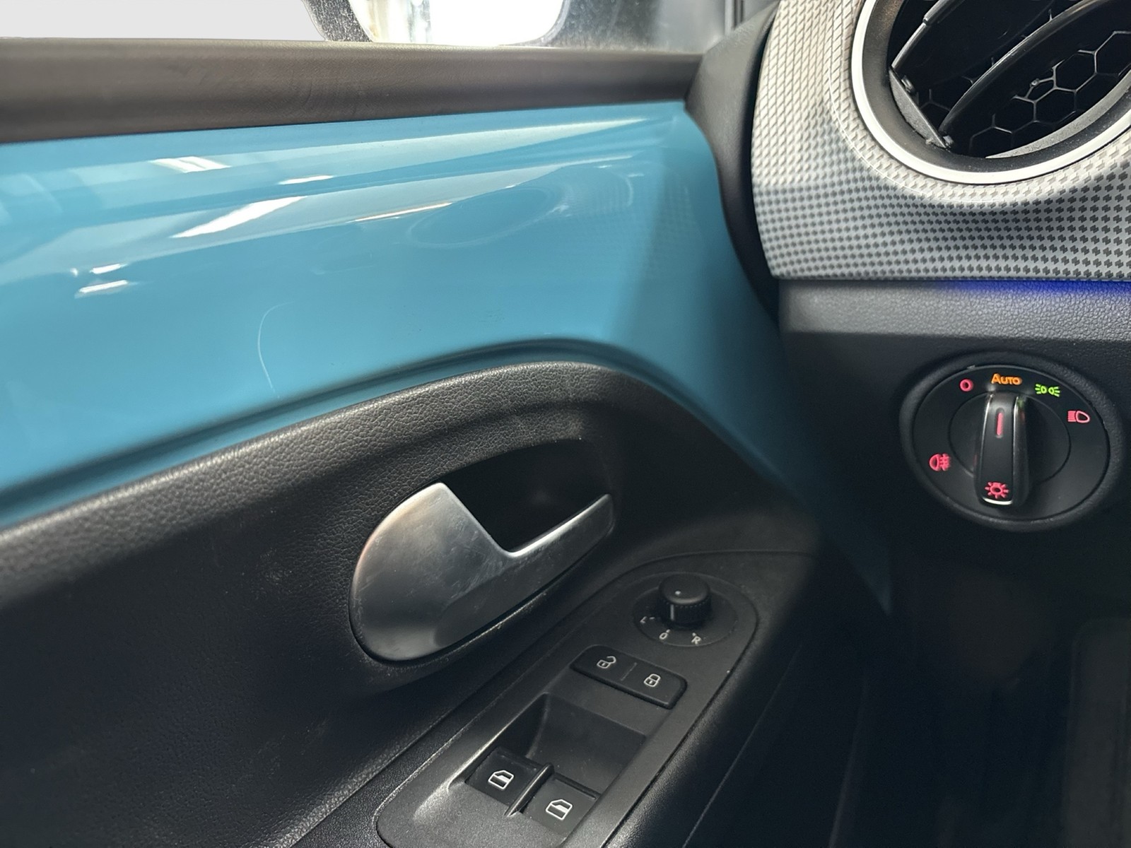 Volkswagen e-up! MAX 4TÜREN CAM ALU SITZHEIZ. EINPARKH.