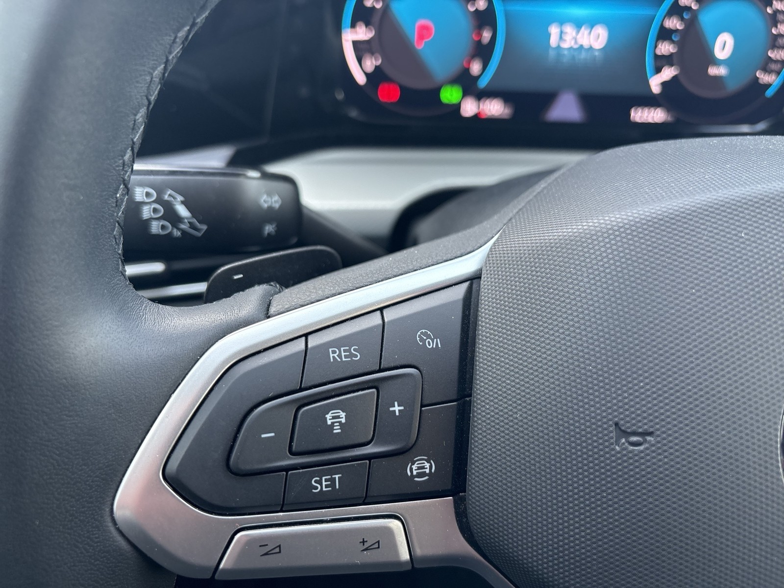 Volkswagen Golf VIII 1.0 eTSI MOVE CARPLAY ALU SITZHEIZUNG