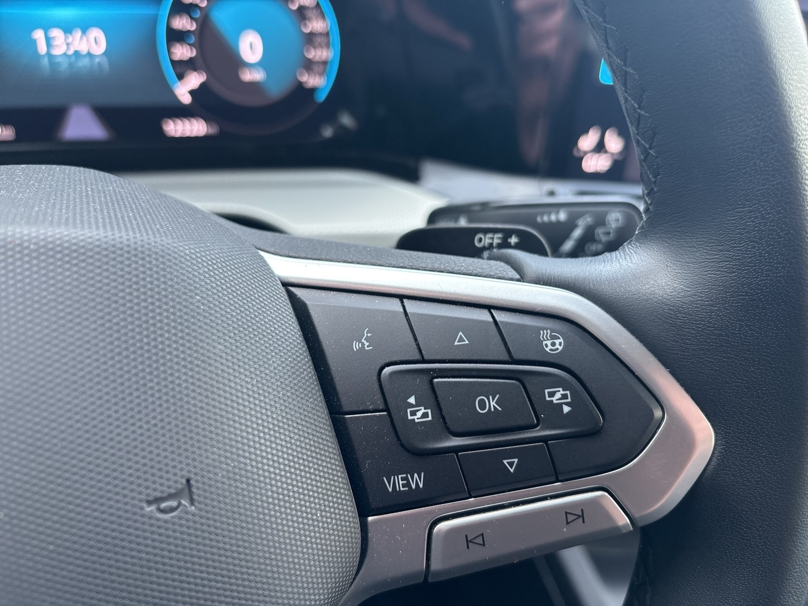 Volkswagen Golf VIII 1.0 eTSI MOVE CARPLAY ALU SITZHEIZUNG