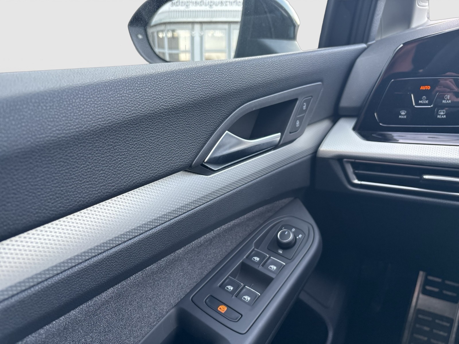 Volkswagen Golf VIII 1.0 eTSI MOVE CARPLAY ALU SITZHEIZUNG