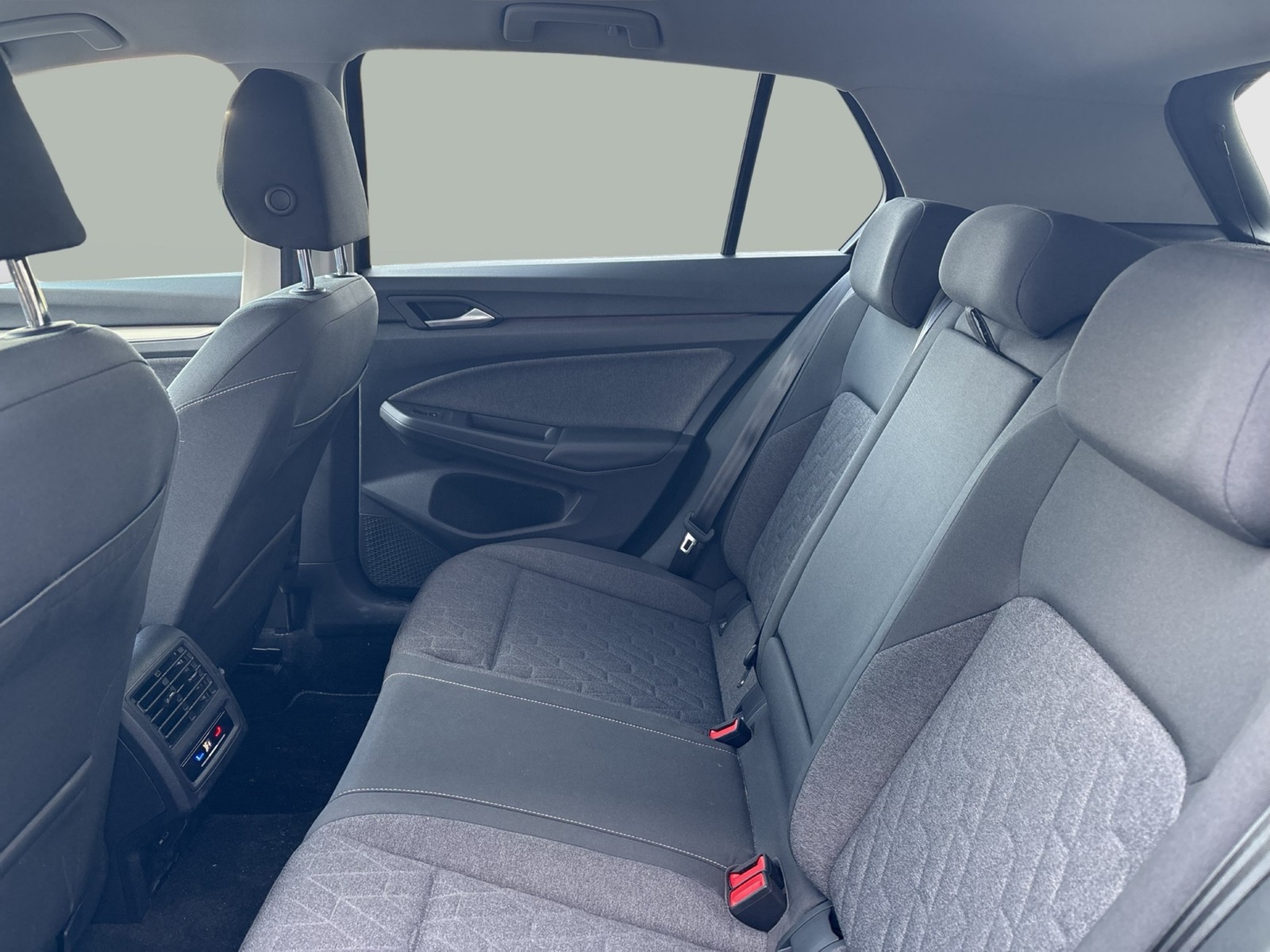 Volkswagen Golf VIII 1.0 eTSI MOVE CARPLAY ALU SITZHEIZUNG