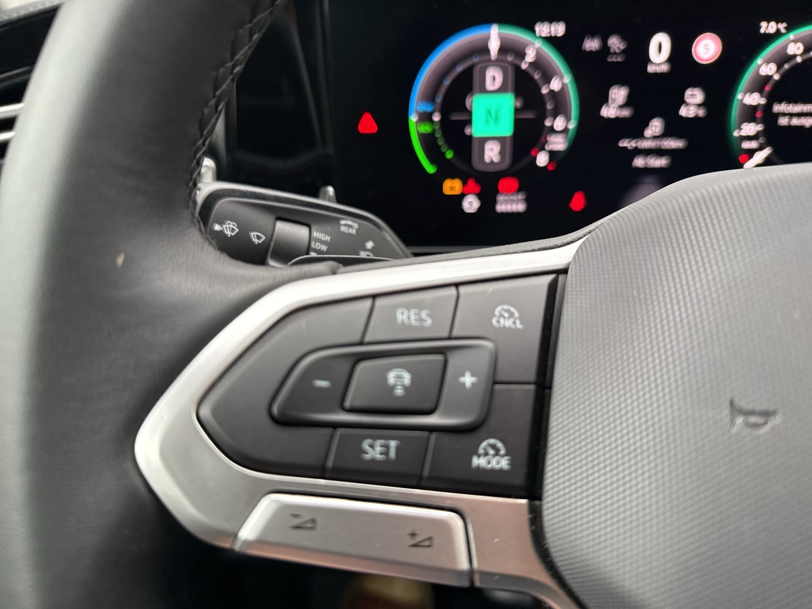 Volkswagen Tiguan 1.5 HYBRID ELEGANCE NEUES MODELL AHK CAM