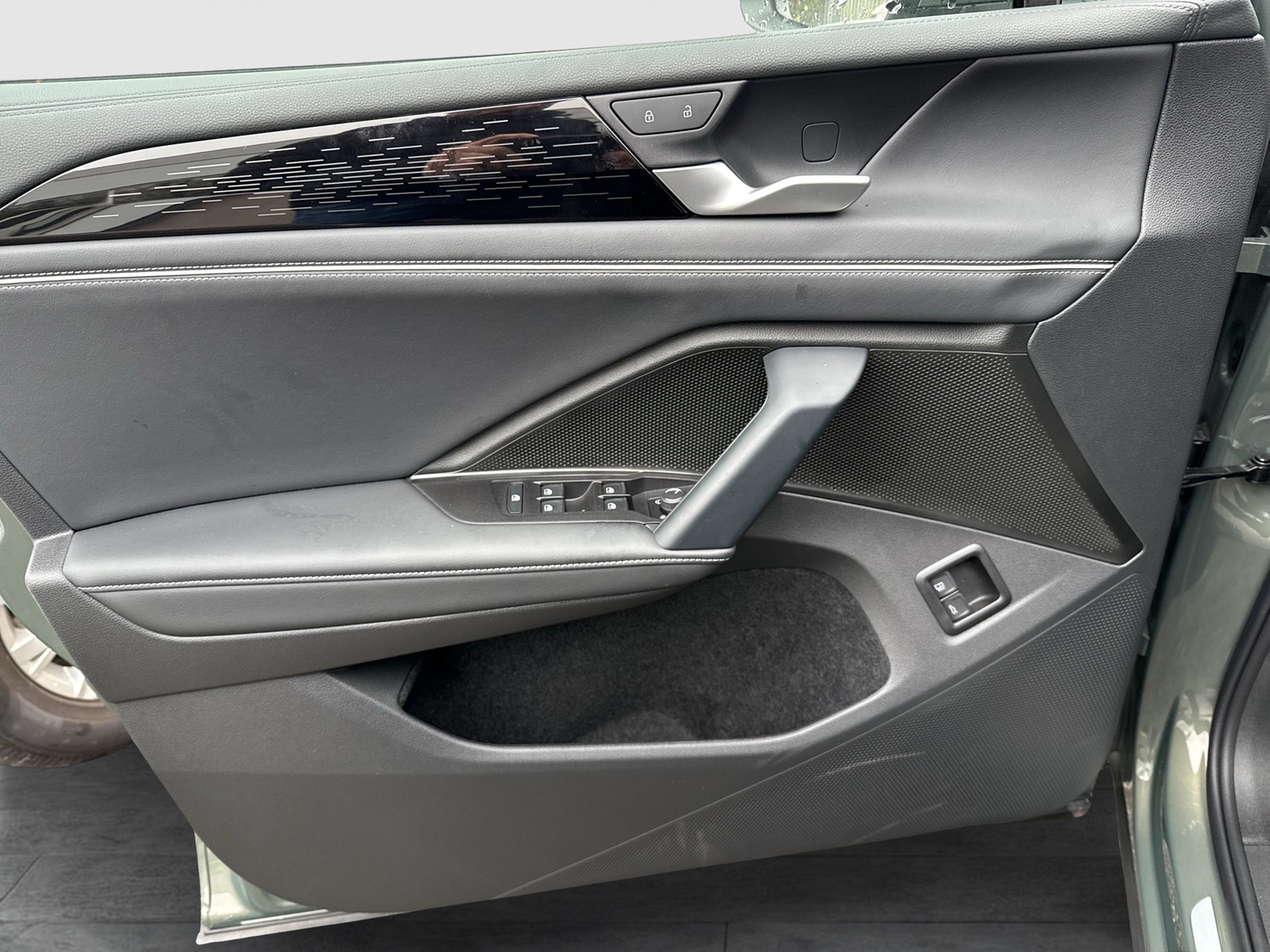 Volkswagen Tiguan 1.5 HYBRID ELEGANCE NEUES MODELL AHK CAM