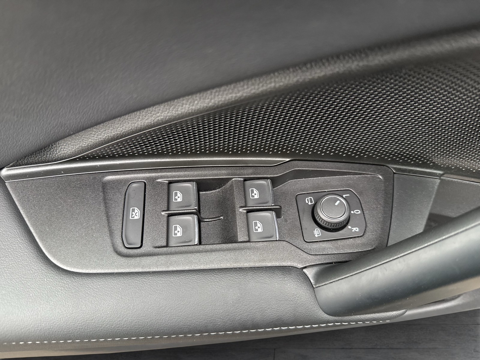 Volkswagen Tiguan 1.5 HYBRID ELEGANCE NEUES MODELL AHK CAM