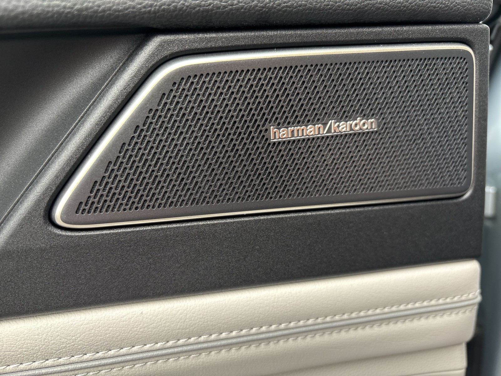 Volkswagen Passat Variant 2.0 ELEGANCE NEUES MODELL AHK CAM