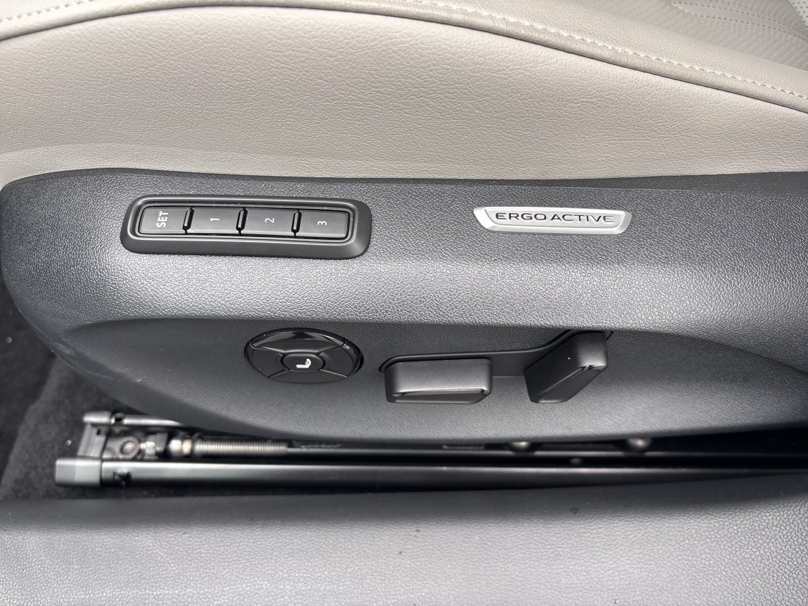 Volkswagen Passat Variant 2.0 ELEGANCE NEUES MODELL AHK CAM