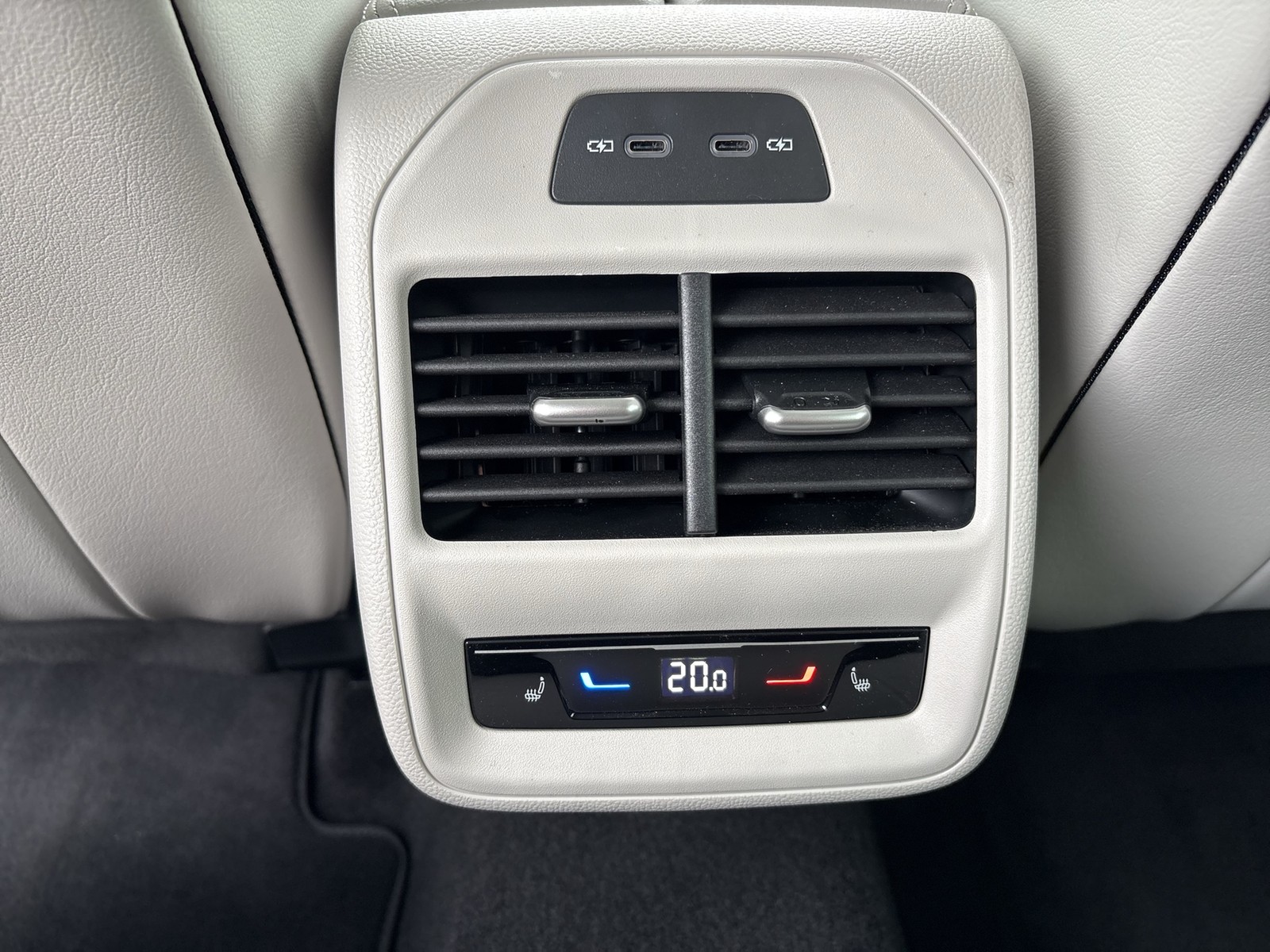 Volkswagen Passat Variant 2.0 ELEGANCE NEUES MODELL AHK CAM