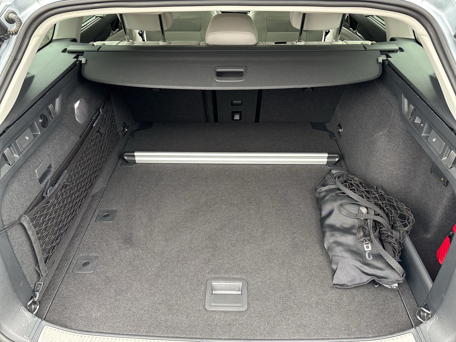 Volkswagen Passat Variant 2.0 ELEGANCE NEUES MODELL AHK CAM