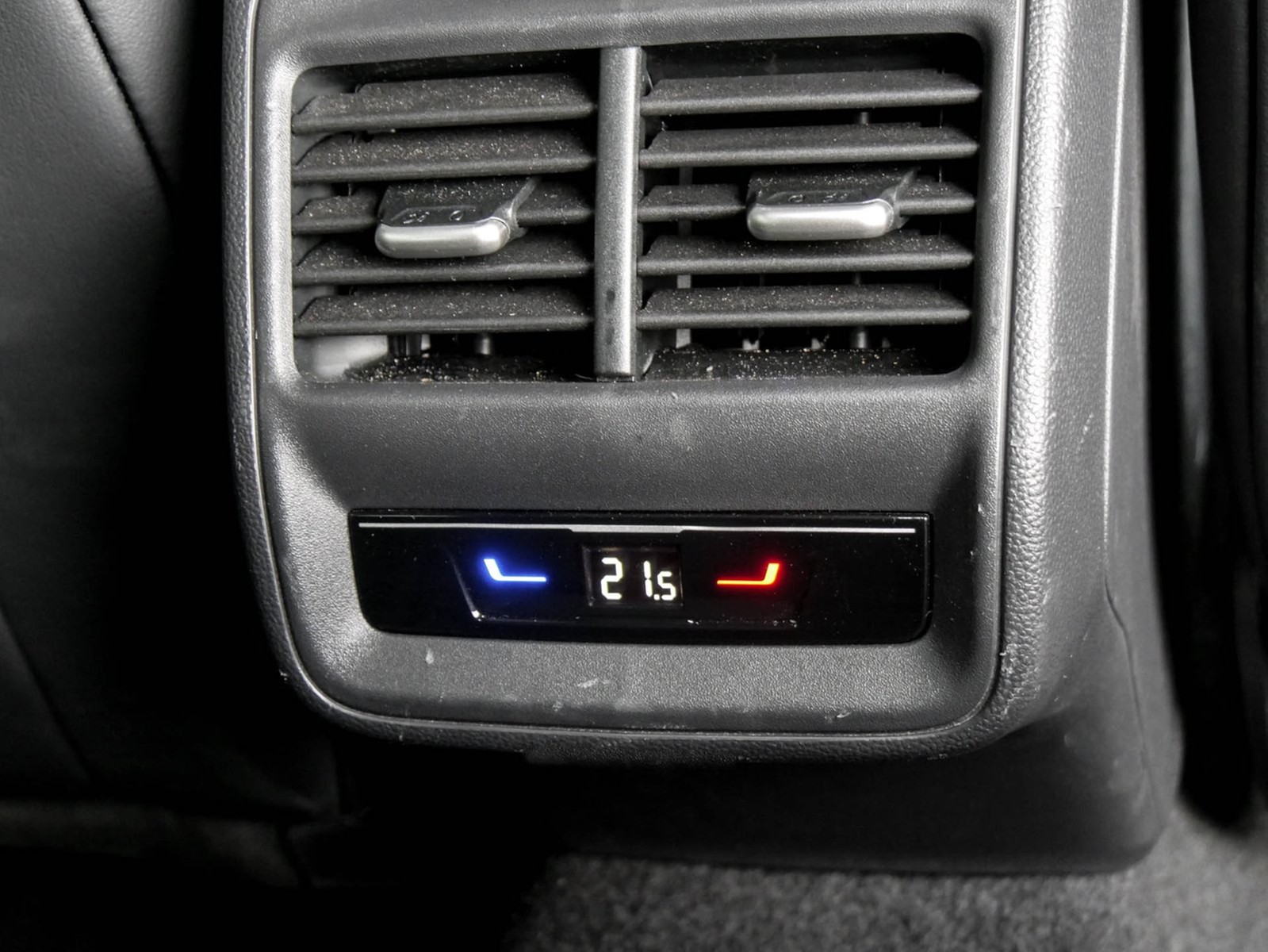 Volkswagen Passat Variant 2.0 R-LINE NEUES MODELL AHK CAM