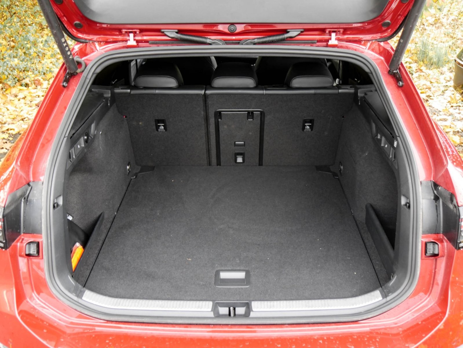 Volkswagen Passat Variant 2.0 R-LINE NEUES MODELL AHK CAM