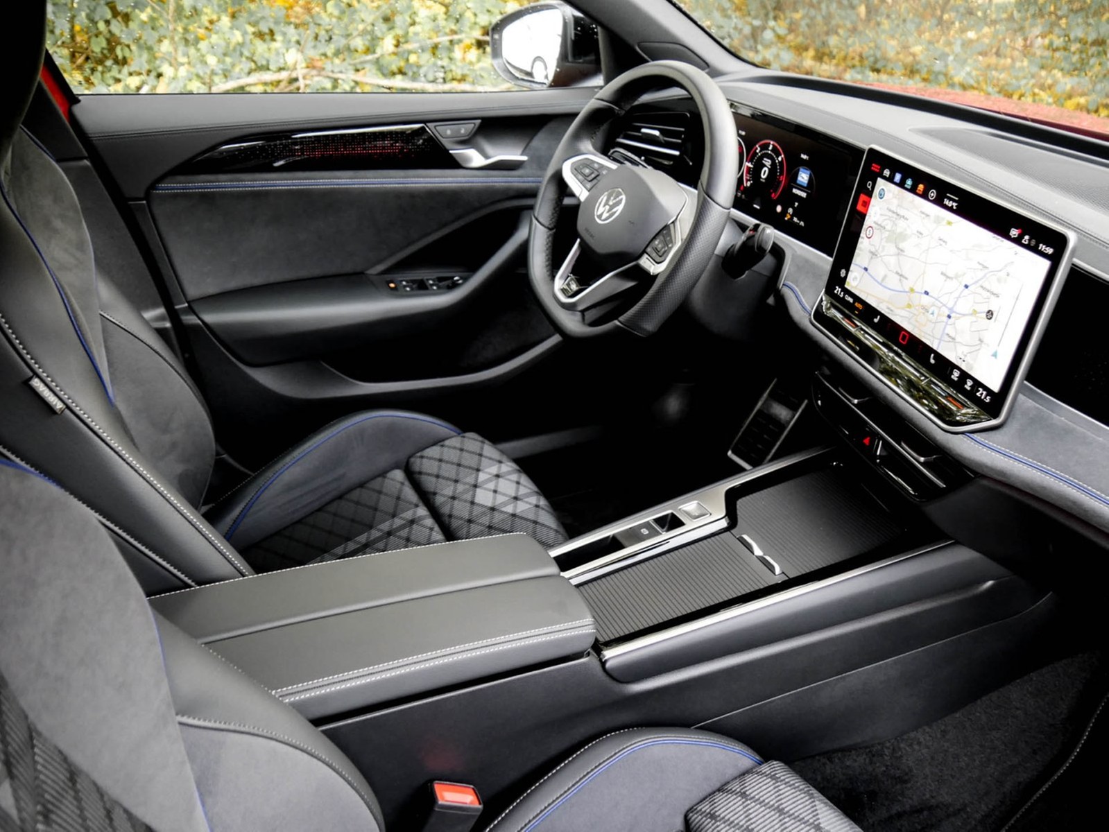 Volkswagen Passat Variant 2.0 R-LINE NEUES MODELL AHK CAM