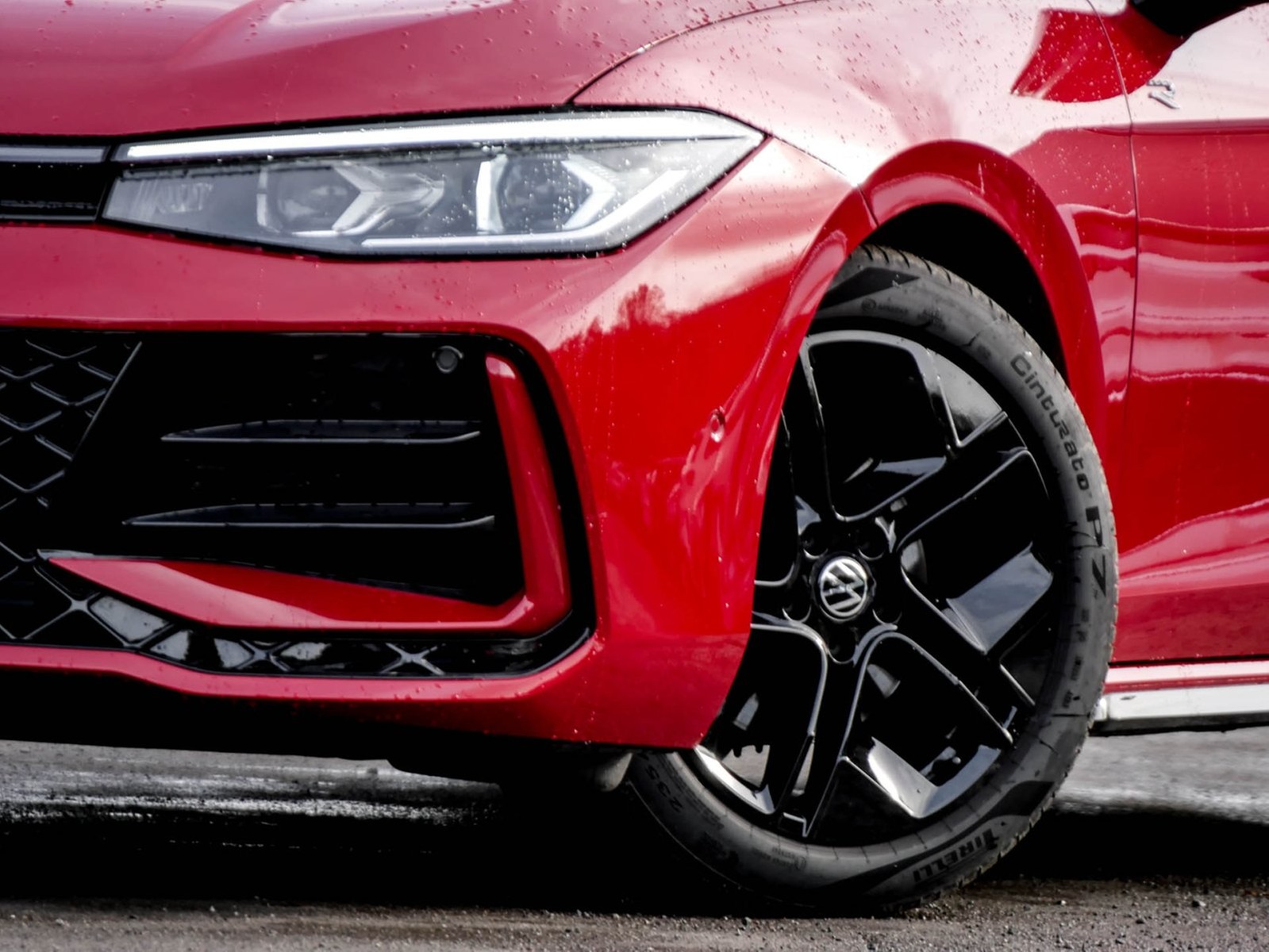 Volkswagen Passat Variant 2.0 R-LINE NEUES MODELL AHK CAM