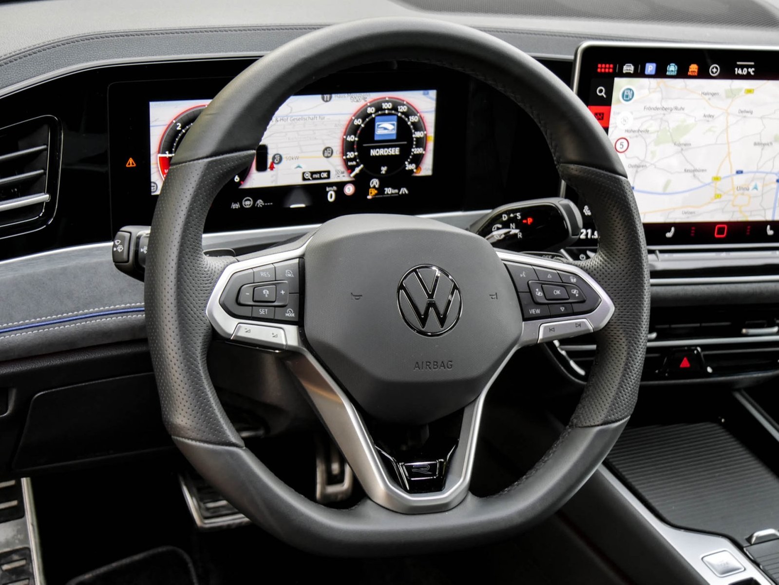 Volkswagen Passat Variant 2.0 R-LINE NEUES MODELL AHK CAM