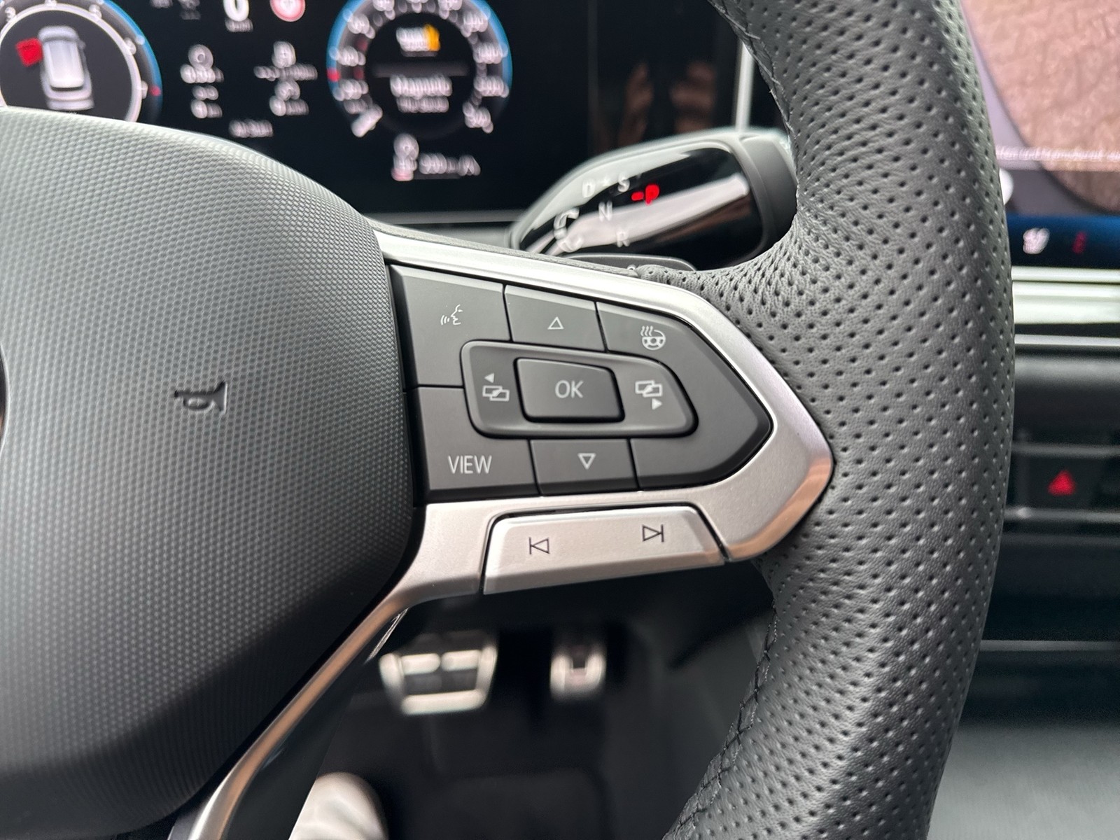 Volkswagen Tiguan 1.5 R-LINE DSG LEDER MATRIXLED eSITZE