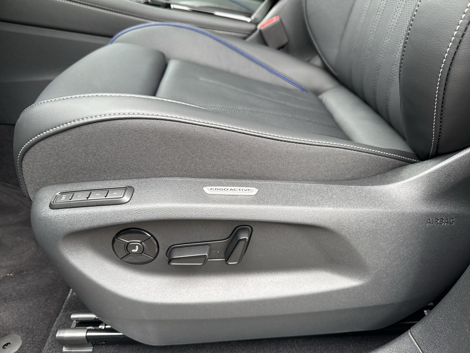 Volkswagen Tiguan 1.5 R-LINE DSG LEDER MATRIXLED eSITZE