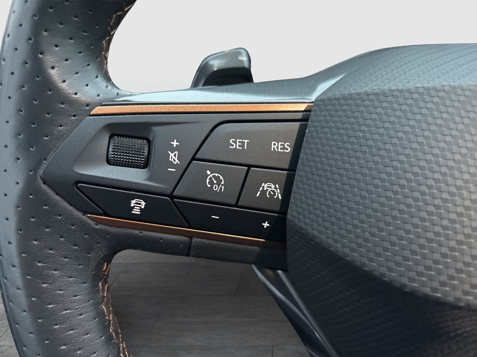 Cupra Formentor 1.4 HYBRID CAM ACC LM18 CARPLAY SITZHZ