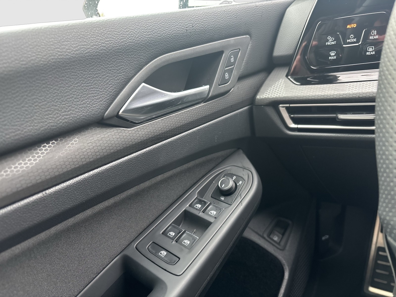 Volkswagen Golf VIII 1.4 HYBRID GTE ACC NAVI LM17 SITZHEIZ.