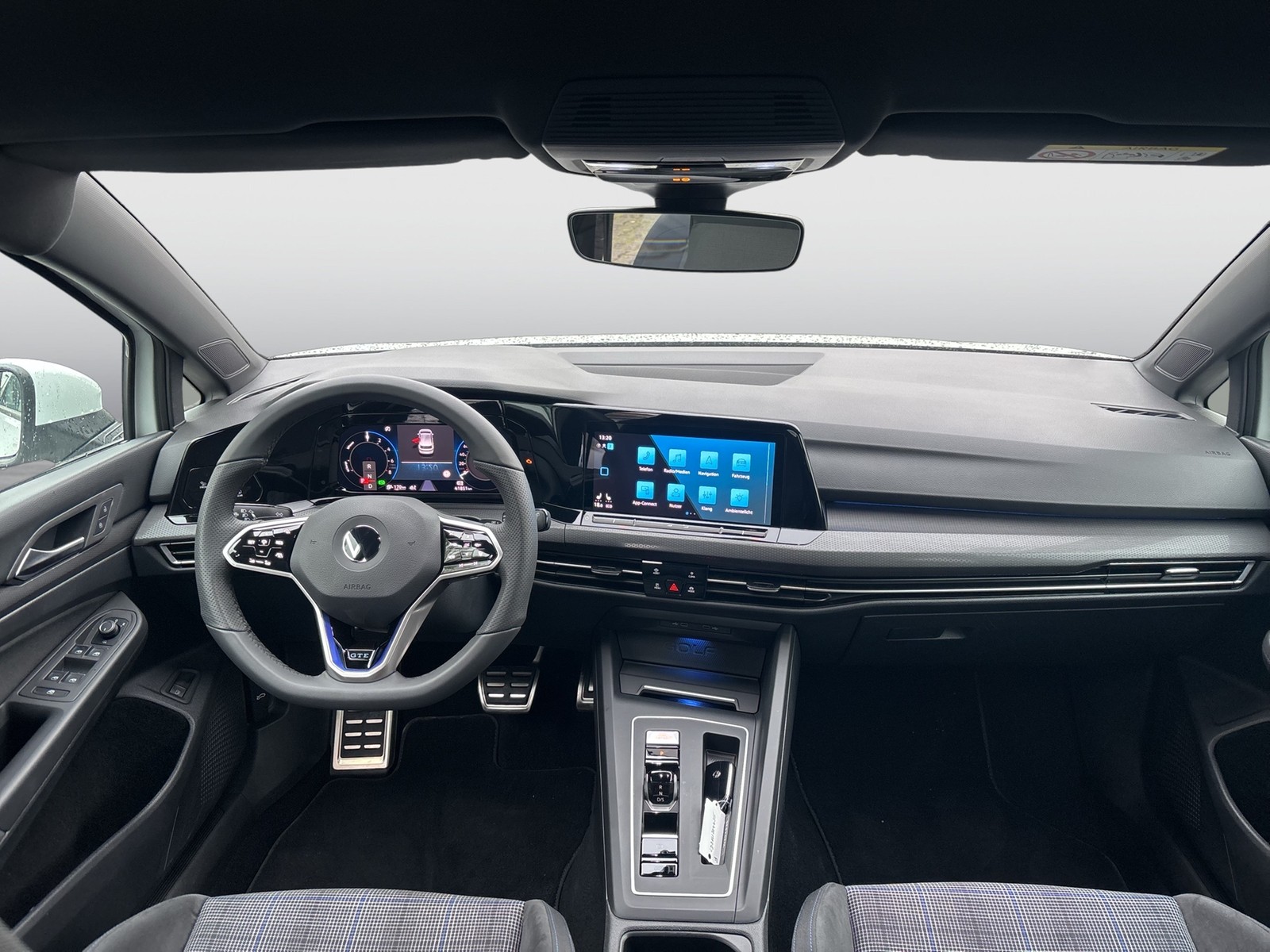 Volkswagen Golf VIII 1.4 HYBRID GTE ACC NAVI LM17 SITZHEIZ.