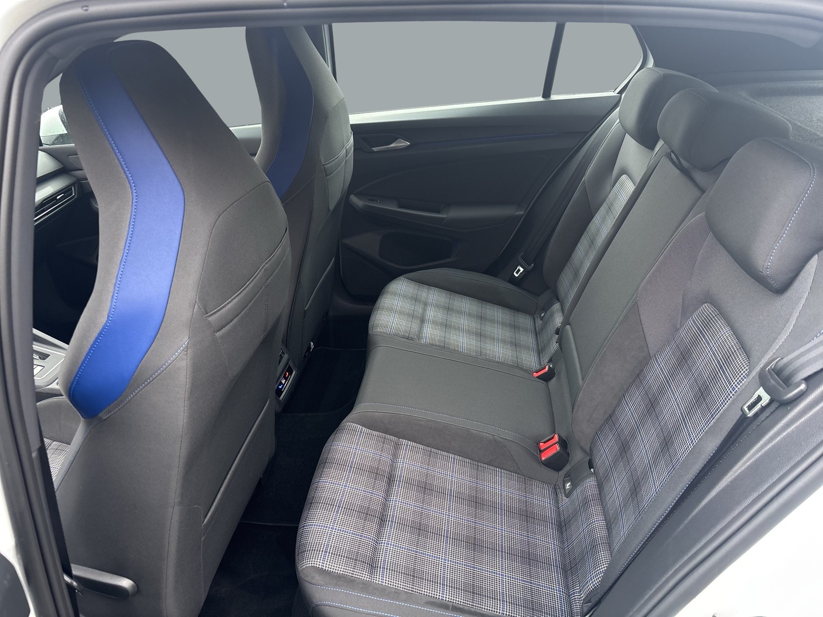 Volkswagen Golf VIII 1.4 HYBRID GTE ACC NAVI LM17 SITZHEIZ.