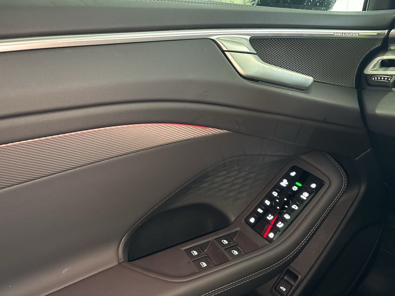 Audi A6 Avant quattro S LINE PANO B&O AHK 360CAM LM20