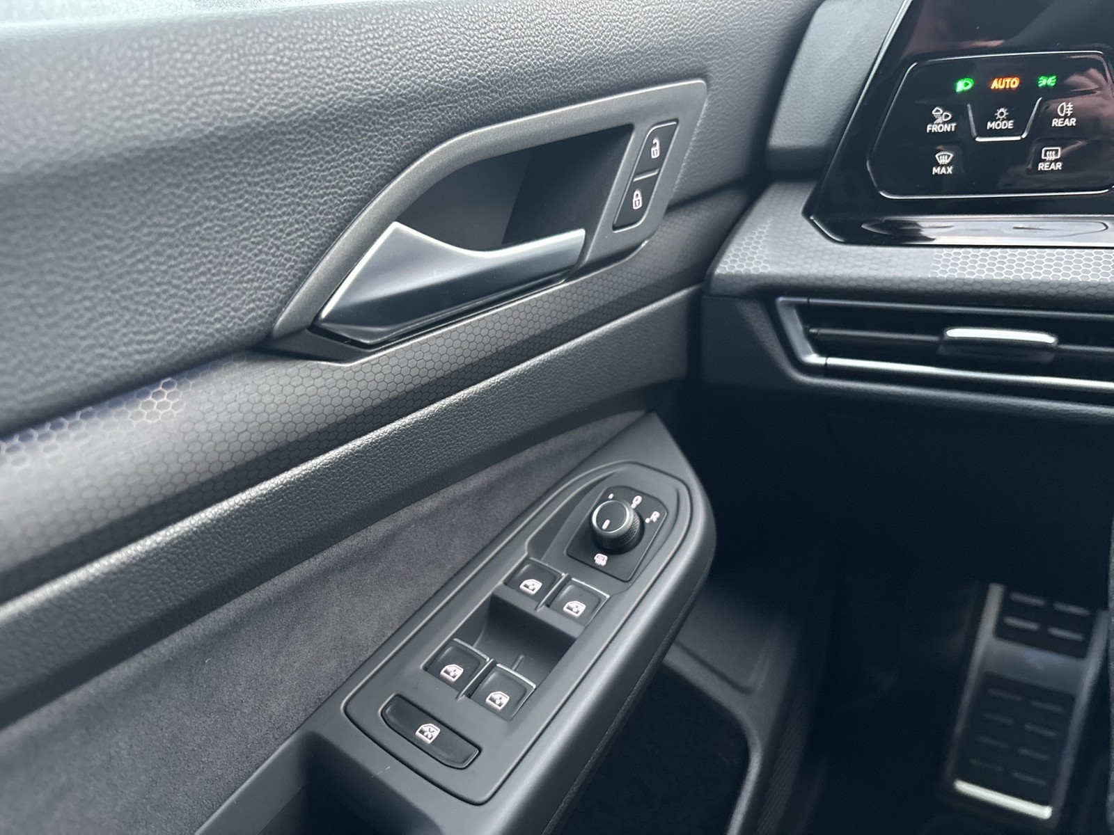 Volkswagen Golf VIII 2.0 GTI KAMERA NAVI SITZHEIZUNG