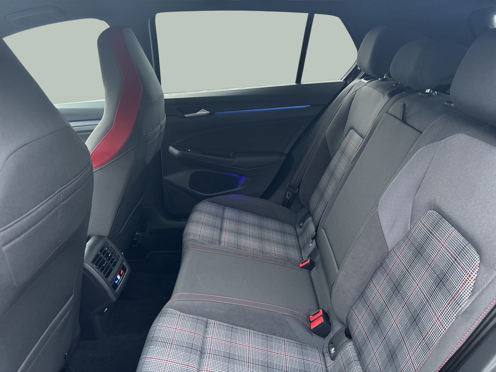 Volkswagen Golf VIII 2.0 GTI KAMERA NAVI SITZHEIZUNG