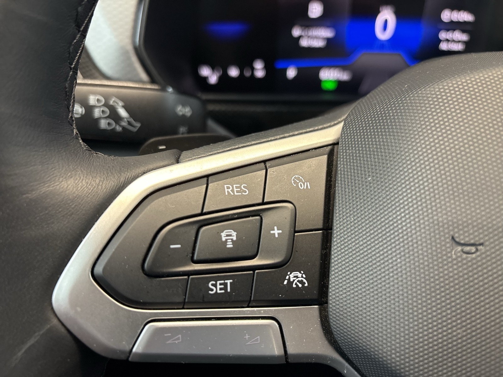 Volkswagen T-Cross 1.5 LIFE ACC LM17 NAVI CARPLAY SITZHEIZ.