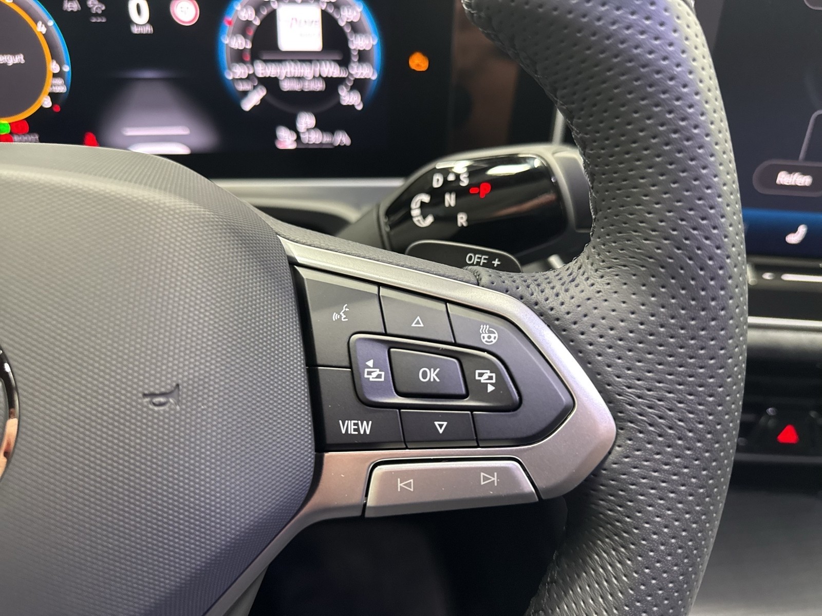 Volkswagen Passat Variant 1.5 HYBRID R-LINE BLACKSTYLE PANO