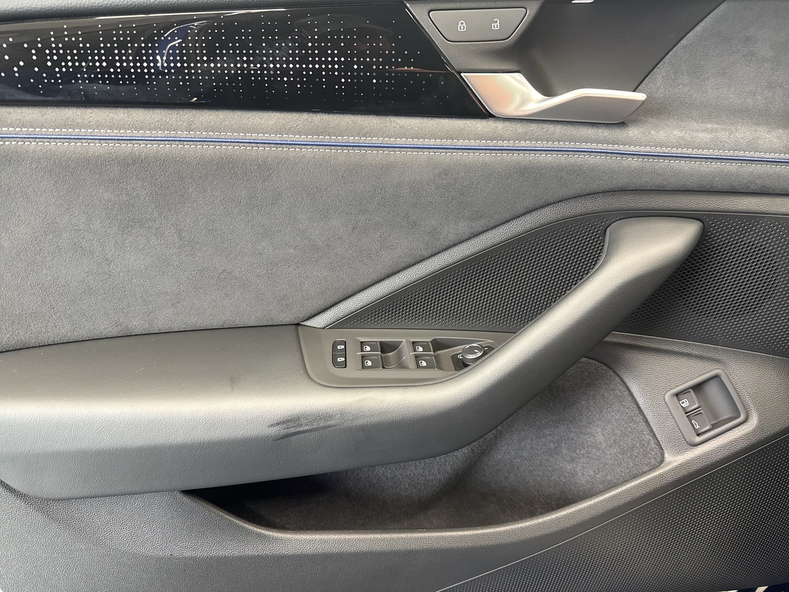Volkswagen Passat Variant 1.5 HYBRID R-LINE BLACKSTYLE PANO