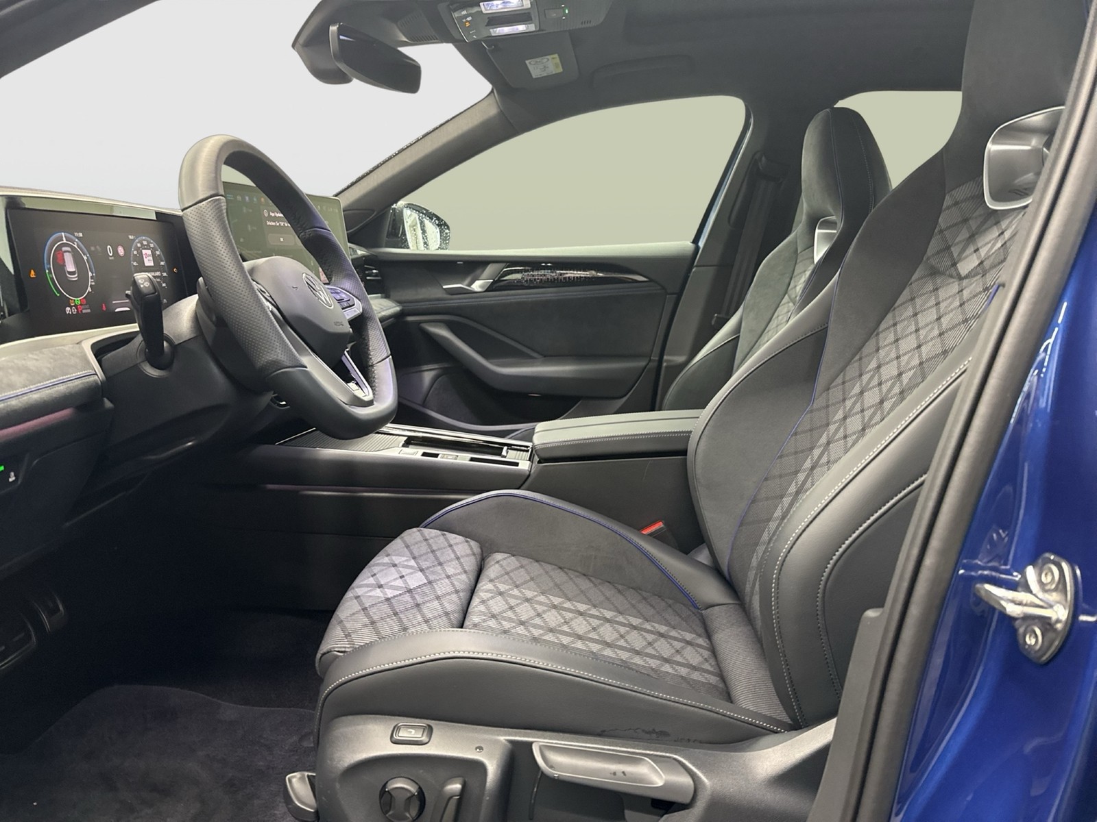 Volkswagen Passat Variant 1.5 HYBRID R-LINE BLACKSTYLE PANO
