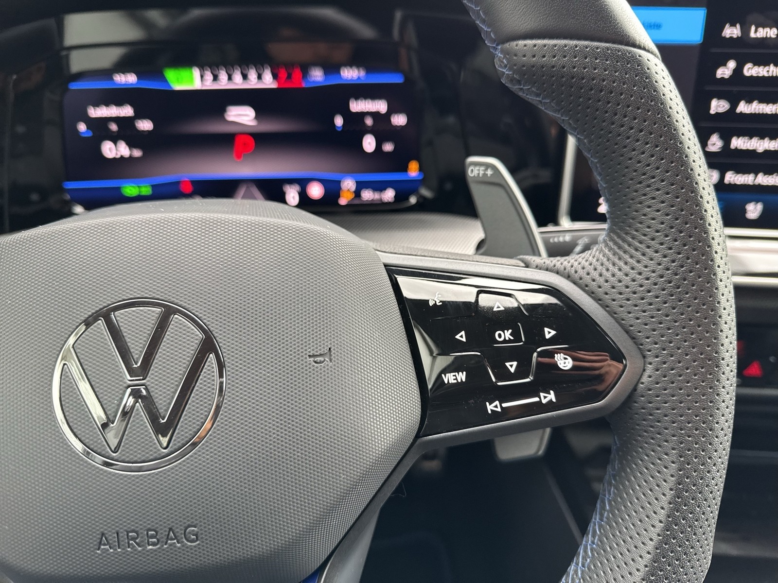 Volkswagen Golf VIII 2.0 R BLACK EDITION 4X4 LEDER CAM LM19