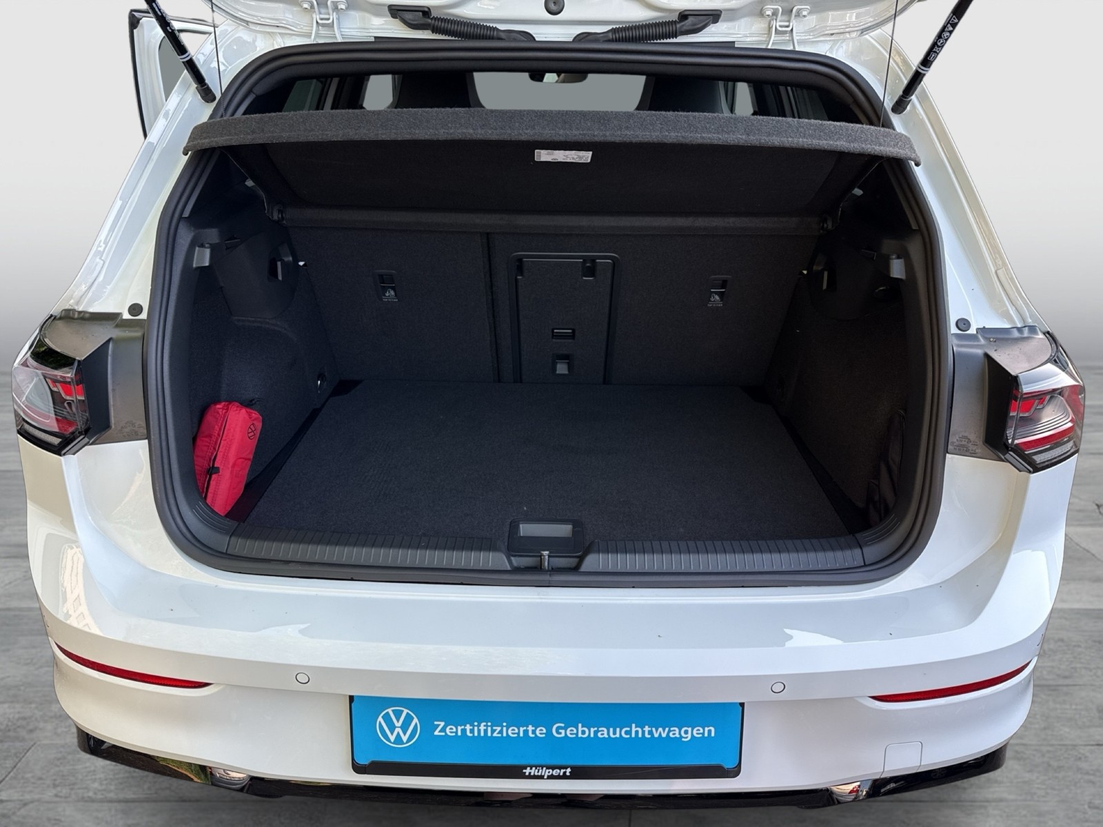 Volkswagen Golf VIII 2.0 R-LINE BLACK STYLE LEDER CAM ACC