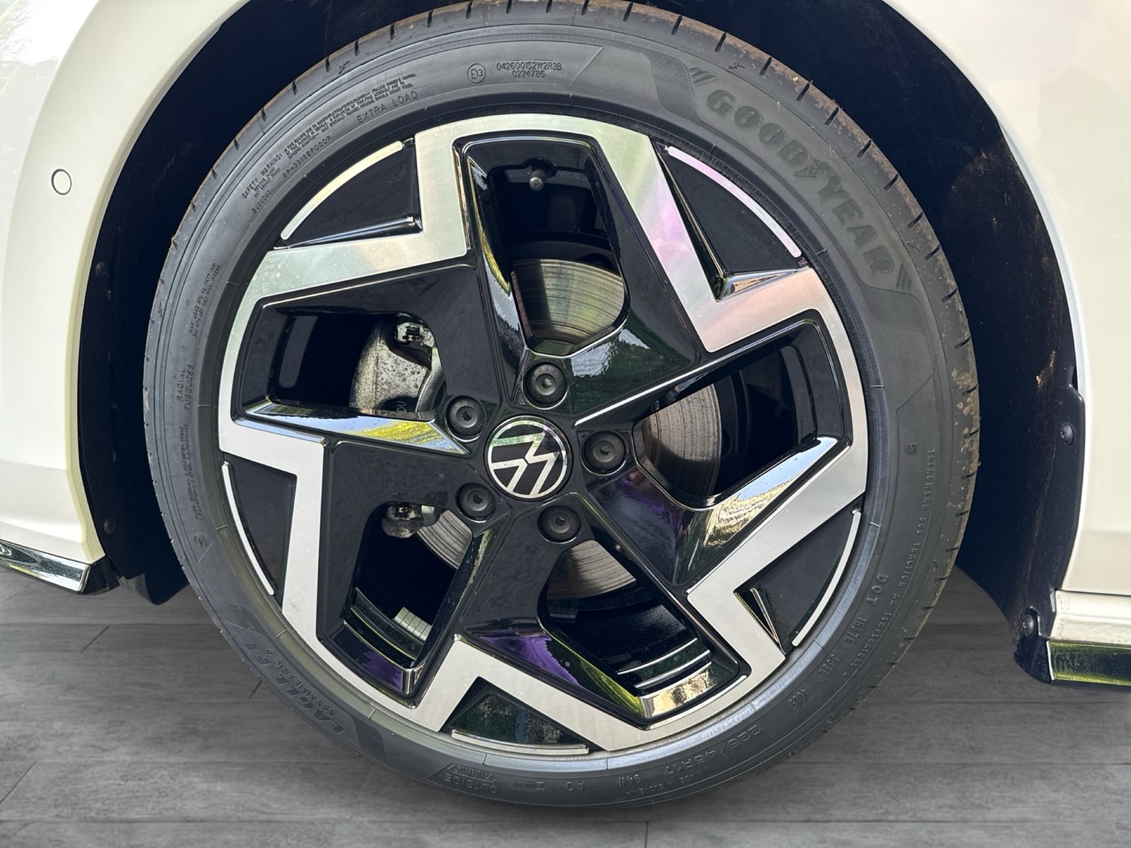 Volkswagen Golf VIII 2.0 R-LINE BLACK STYLE LEDER CAM ACC
