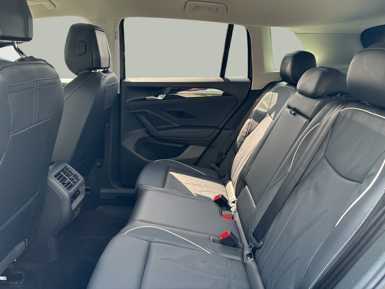 Volkswagen Tiguan 2.0 ELEGANCE LEDER STANDHZ AHK 360CAM ACC