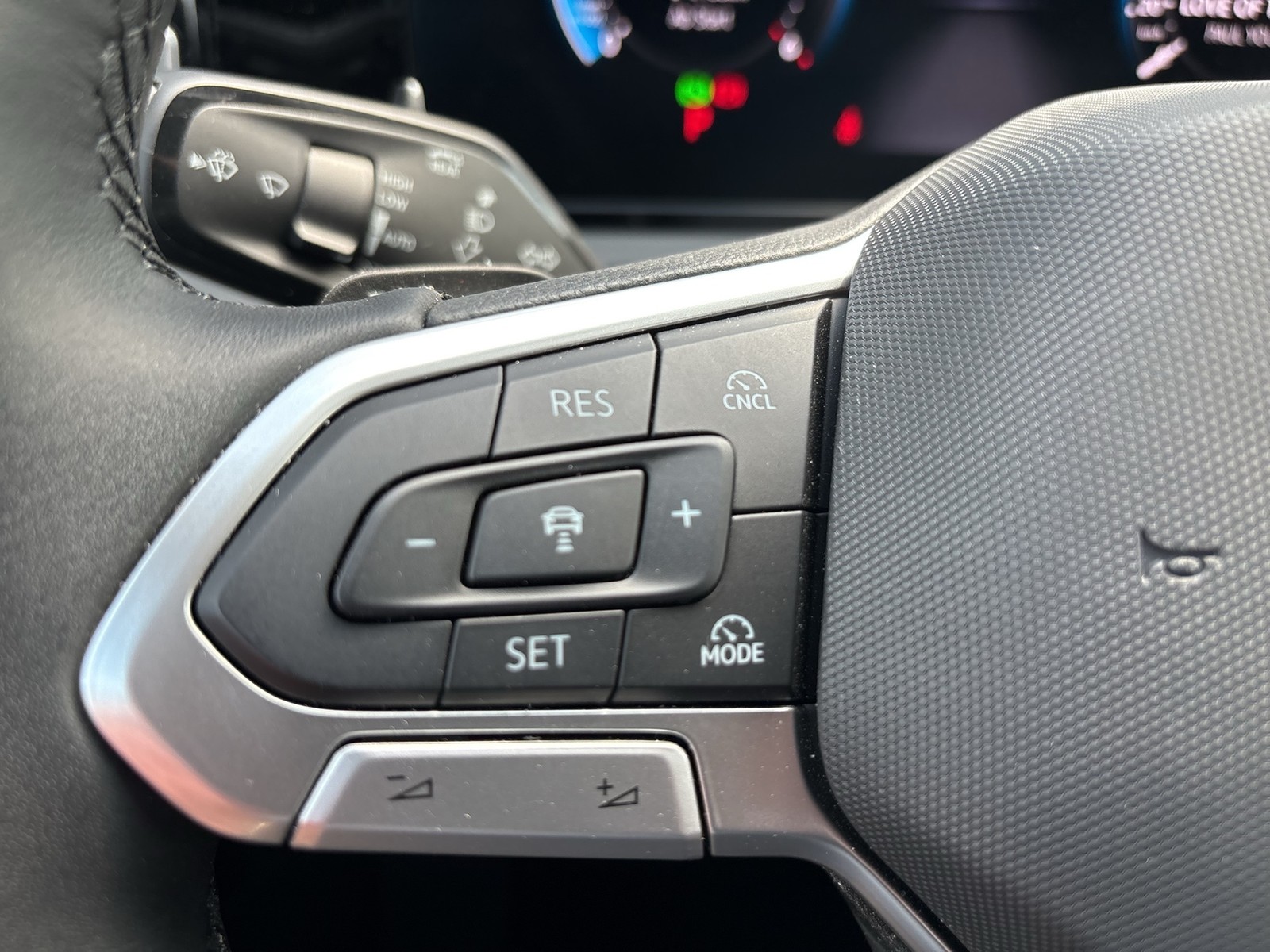Volkswagen Tiguan 2.0 ELEGANCE LEDER STANDHZ AHK 360CAM ACC