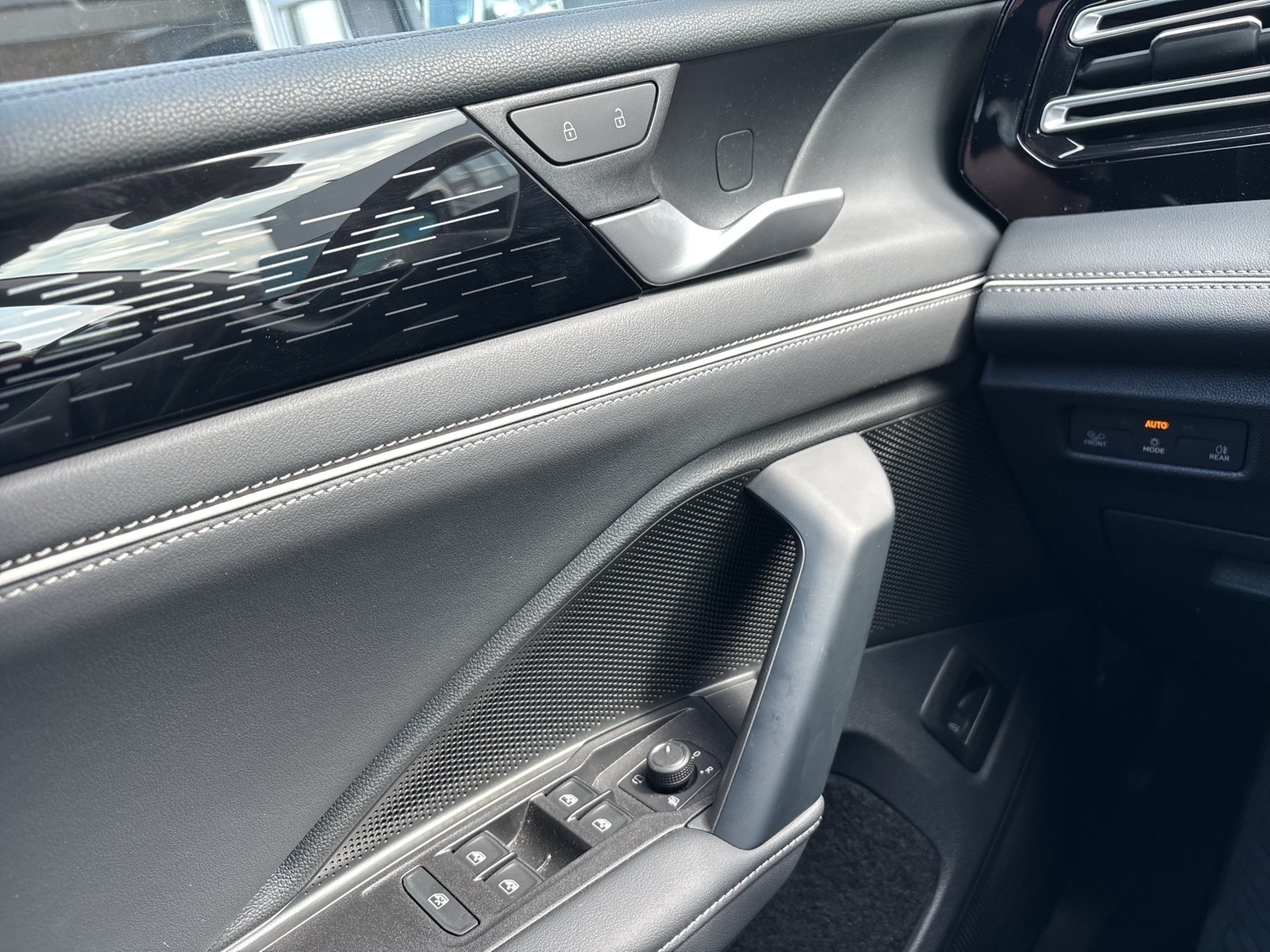 Volkswagen Tiguan 2.0 ELEGANCE LEDER STANDHZ AHK 360CAM ACC