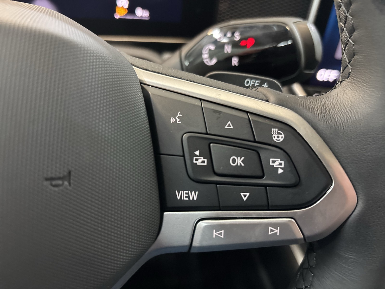 Volkswagen Passat Variant 1.5 eTSI NEUES MODELL AHK CAM ACC