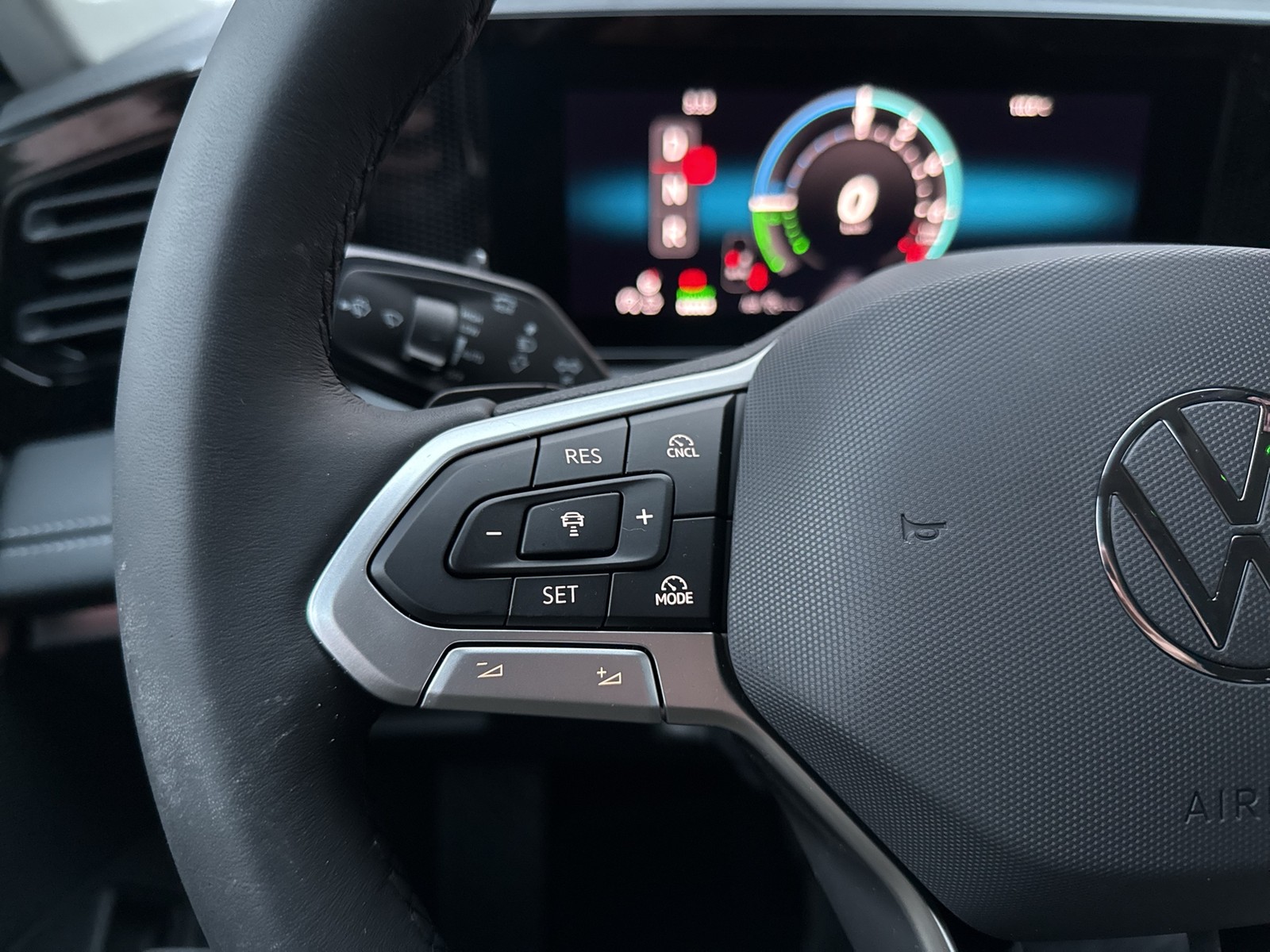 Volkswagen Tiguan 1.5 HYBRID LIFE NEUES MODELL CAM ACC LM18