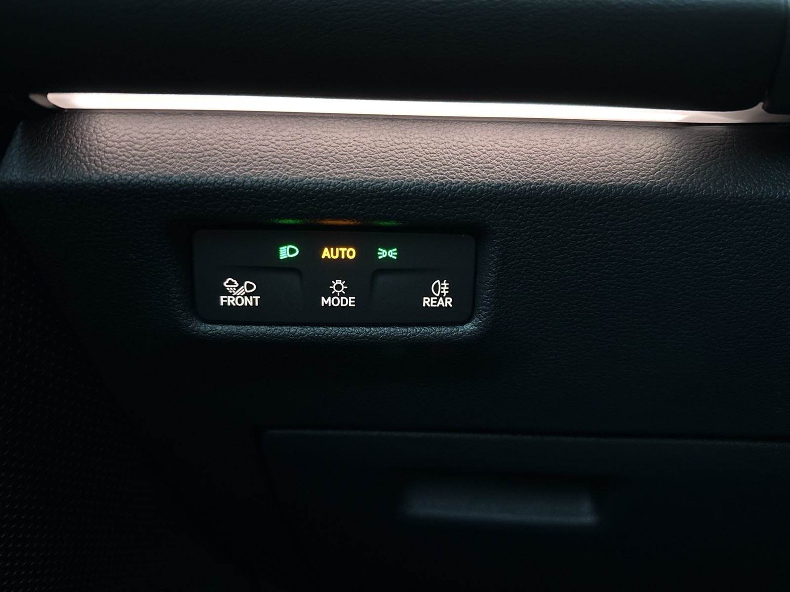 Volkswagen Tiguan 1.5 HYBRID LIFE NEUES MODELL CAM ACC LM18