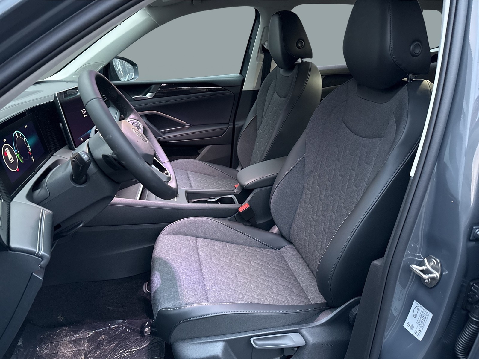 Volkswagen Tiguan 1.5 HYBRID LIFE NEUES MODELL CAM ACC LM18