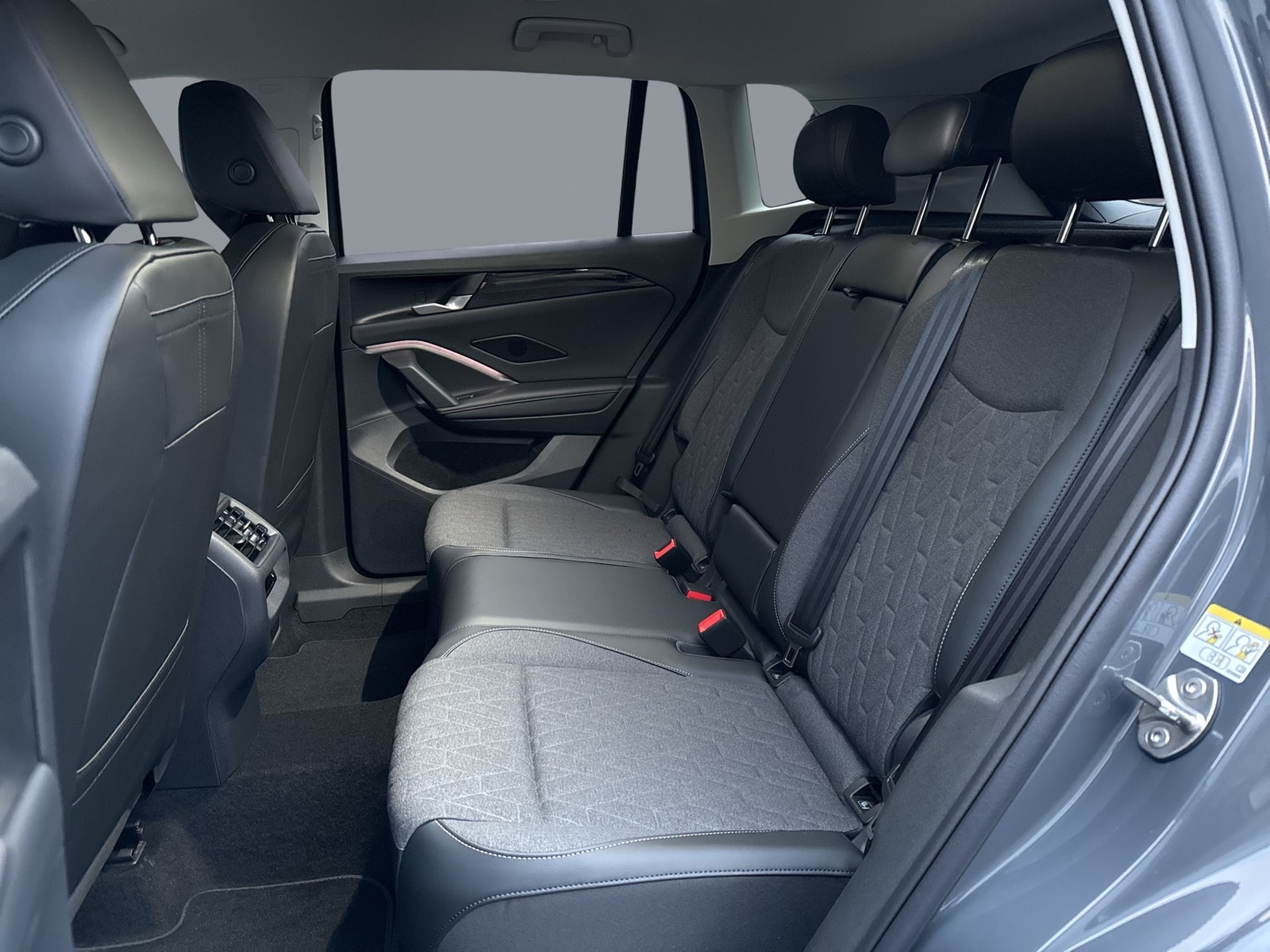 Volkswagen Tiguan 1.5 HYBRID LIFE NEUES MODELL CAM ACC LM18