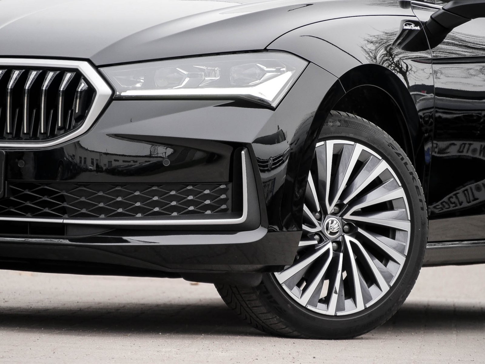 Skoda Superb Combi 2.0 L&K FACELIFT AHK CAM LM18 NAVI